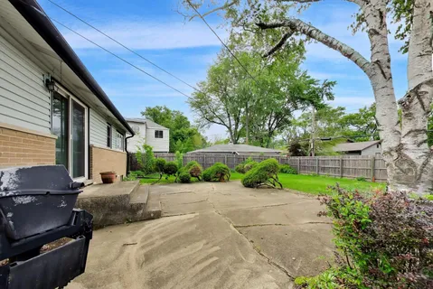 $250,000 | 914 Coach Road, Homewood, IL 60430
