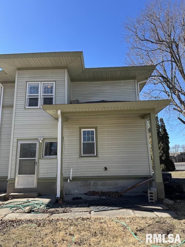 213 North Illinois Street Camp Point, IL 62320 - Photo 2 of 10