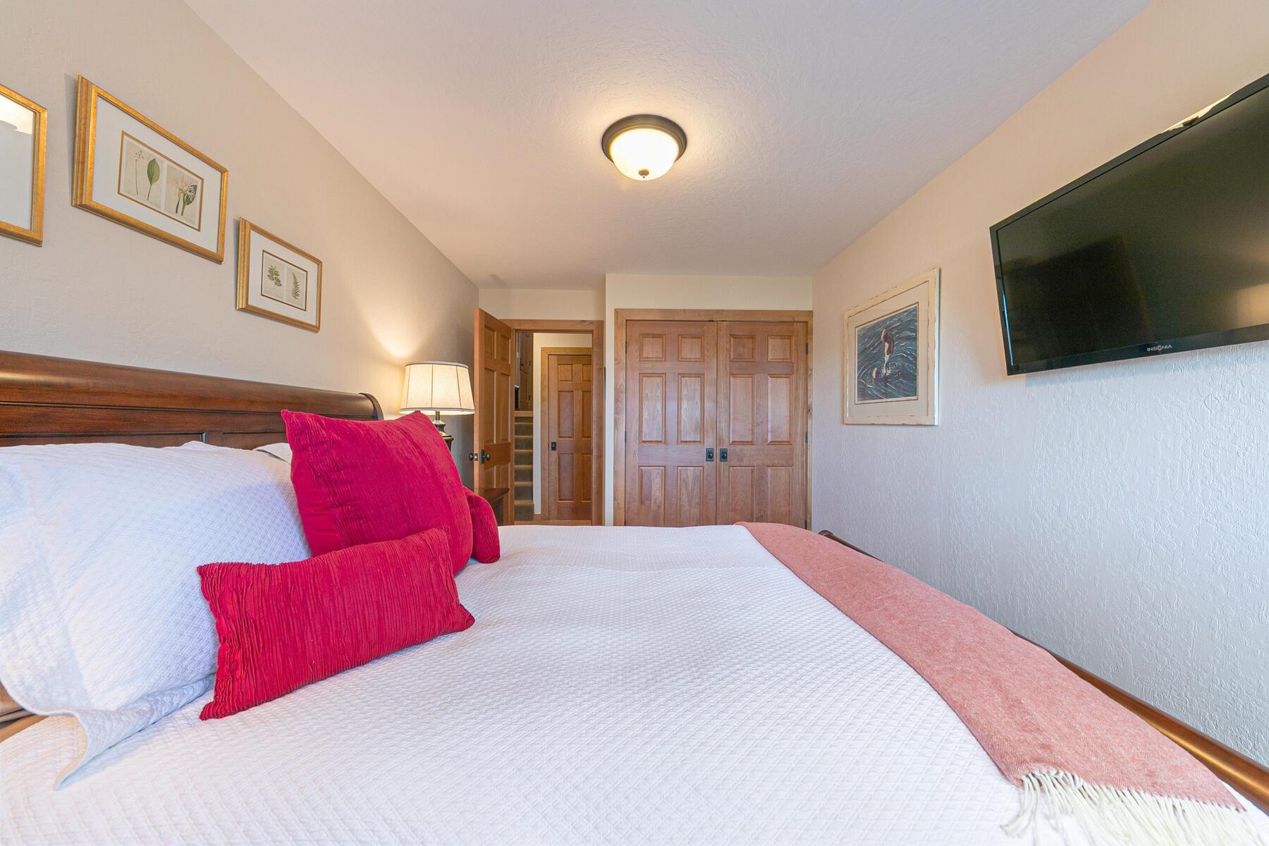 6108 Rocky Point Northstar, CA 96161 - Photo 14 of 28 a bedroom with a bed and a flat screen tv