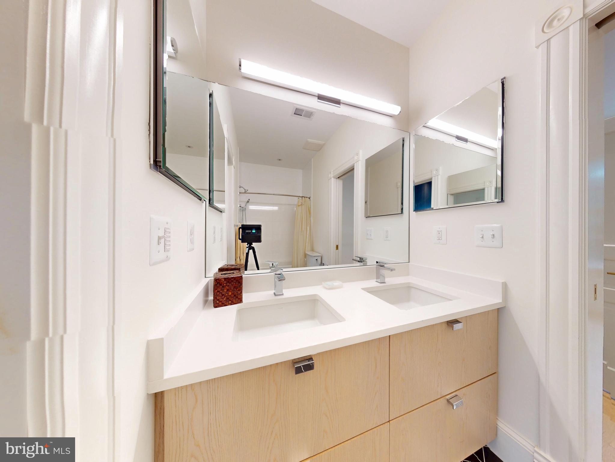 1808 Riggs Place Northwest Washington, DC 20009 - Photo 13 of 43 Floor 1 Bedroom 1 Attached Bathroom