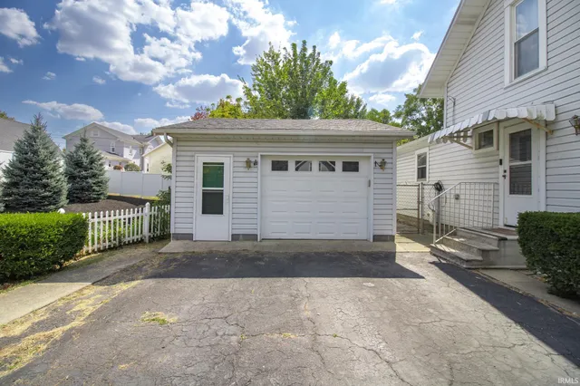 $135,000 | 232 East Washington Street, Winchester, IN 47394