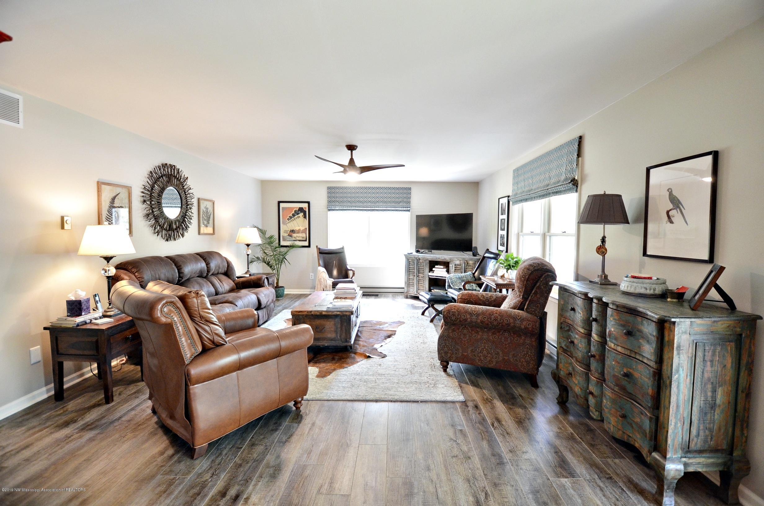 139 Swan Road Coldwater, MS 38618 - Photo 7 of 35 Great room