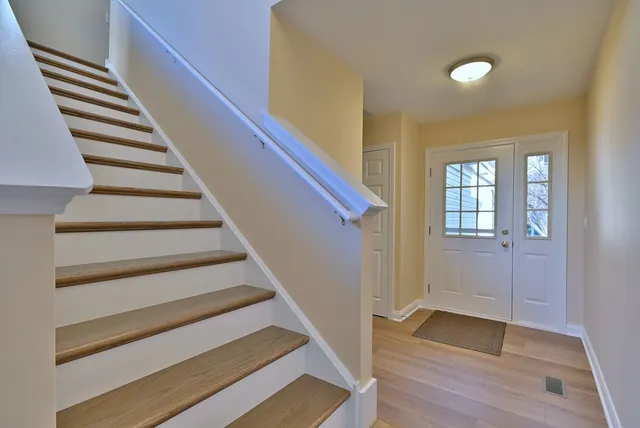 $424,900 | 3208 Raphael Court, St. Charles, IL 60175