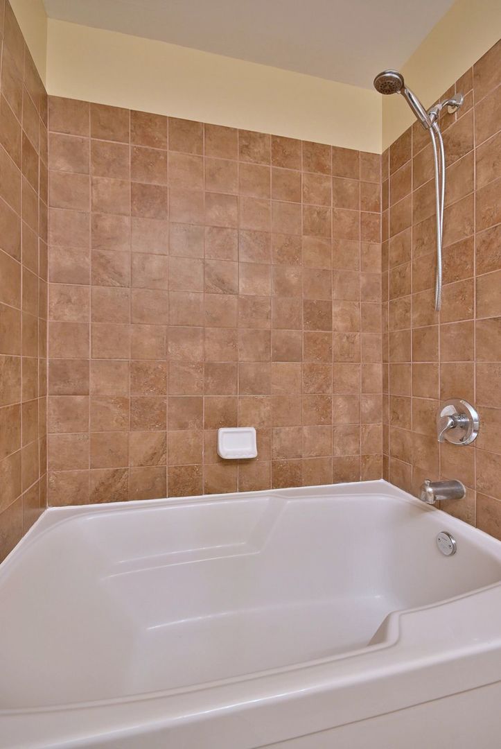 3208 Raphael Court St. Charles, IL 60175 - Photo 37 of 47 a bathroom with a bathtub