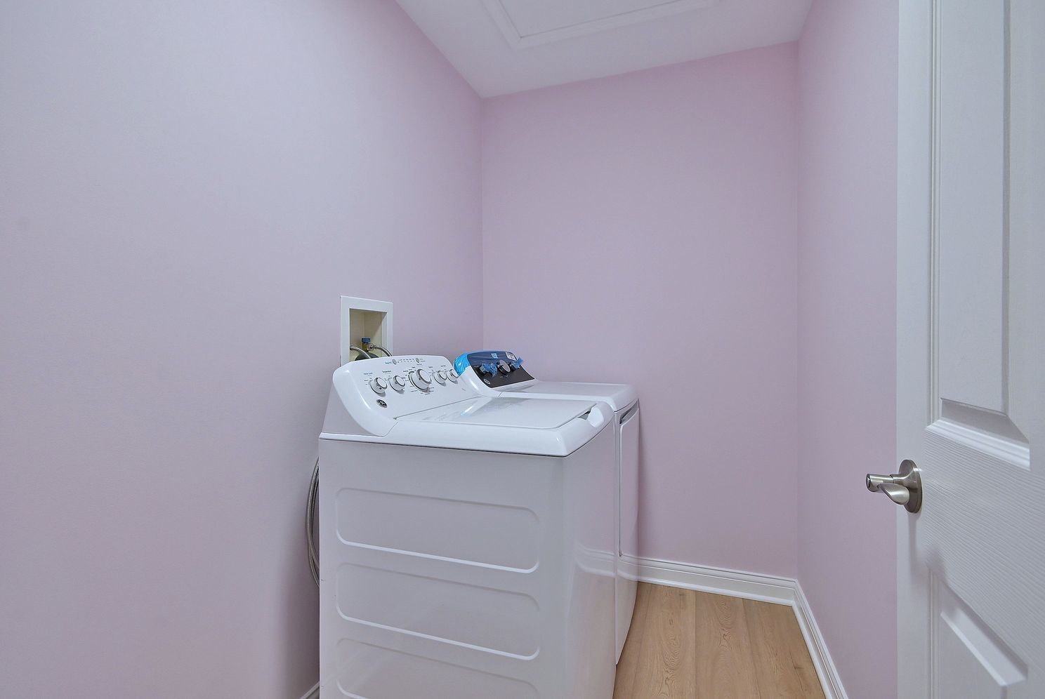 3208 Raphael Court St. Charles, IL 60175 - Photo 38 of 47 a utility room with a sink