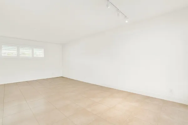 $1,900 | 32 Colonial Club Drive, Unit 203, Boynton Beach, FL 33435
