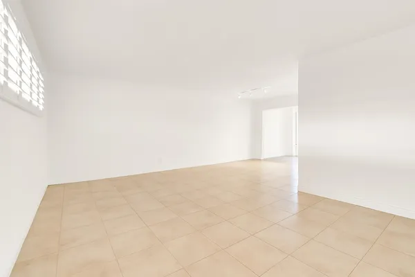 $1,900 | 32 Colonial Club Drive, Unit 203, Boynton Beach, FL 33435