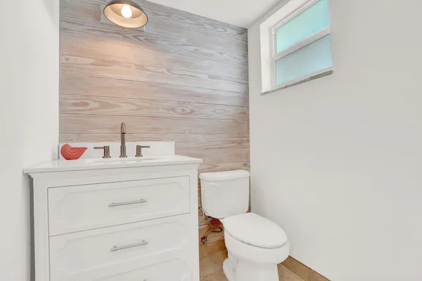 $1,900 | 32 Colonial Club Drive, Unit 203, Boynton Beach, FL 33435