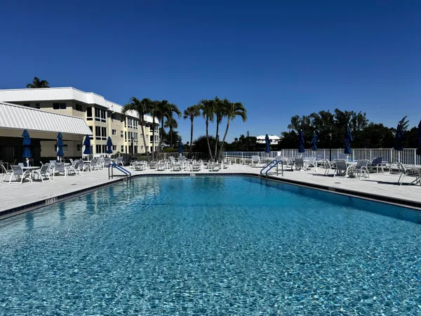 $1,900 | 32 Colonial Club Drive, Unit 203, Boynton Beach, FL 33435