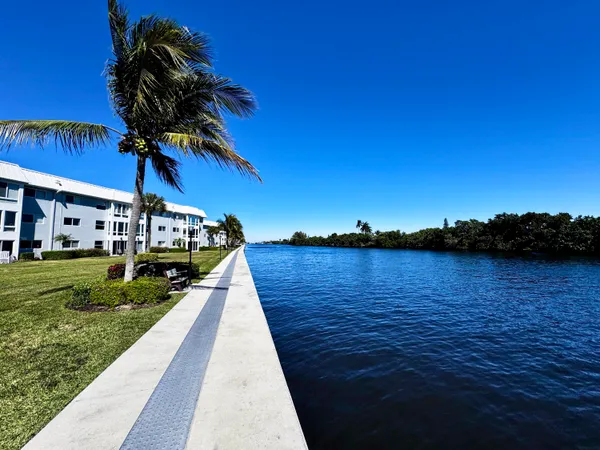 $1,900 | 32 Colonial Club Drive, Unit 203, Boynton Beach, FL 33435