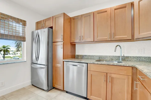 $1,900 | 32 Colonial Club Drive, Unit 203, Boynton Beach, FL 33435