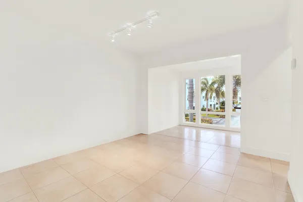 $1,900 | 32 Colonial Club Drive, Unit 203, Boynton Beach, FL 33435