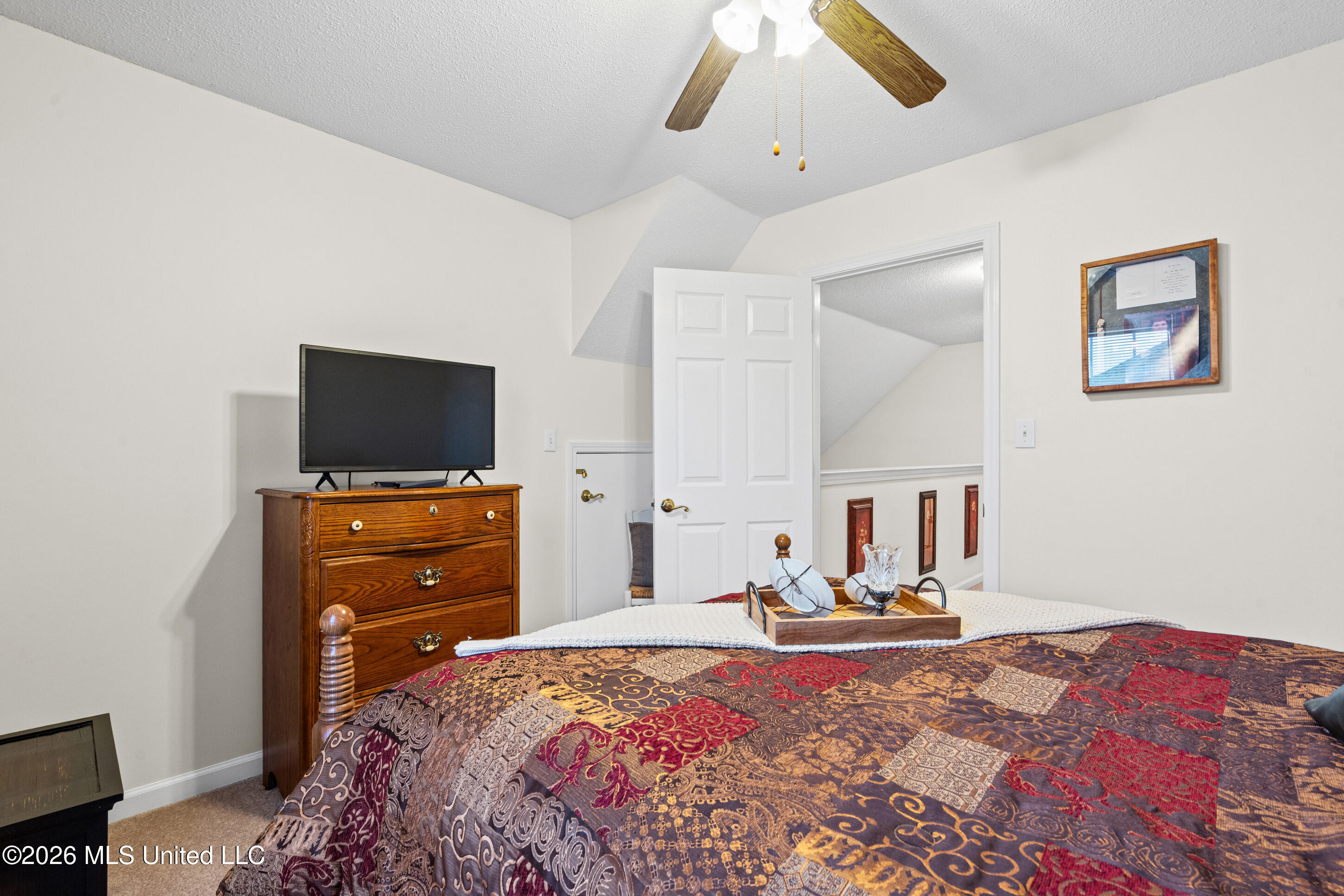 6546 Braybourne Main Olive Branch, MS 38654 - Photo 15 of 30 Bright Guest Bedroom