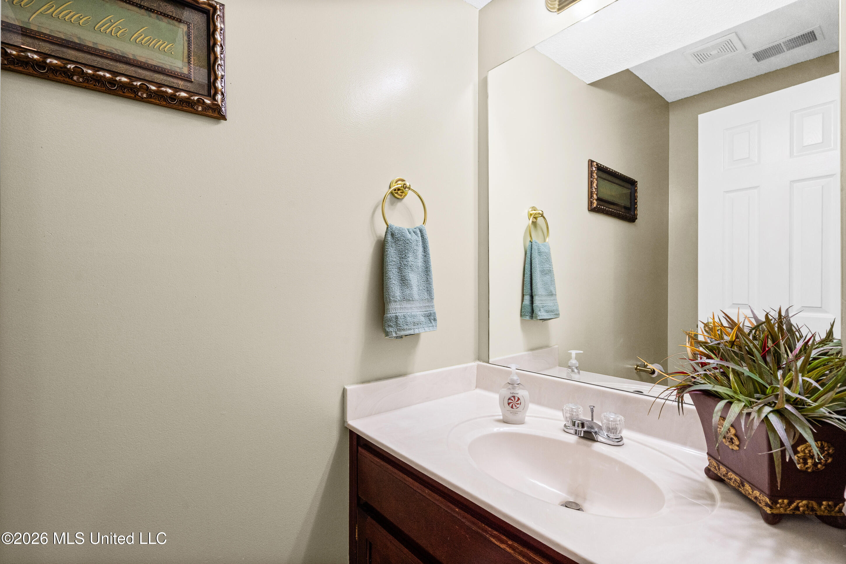 6546 Braybourne Main Olive Branch, MS 38654 - Photo 19 of 30 Downstairs Convenient Guest / Half Bath