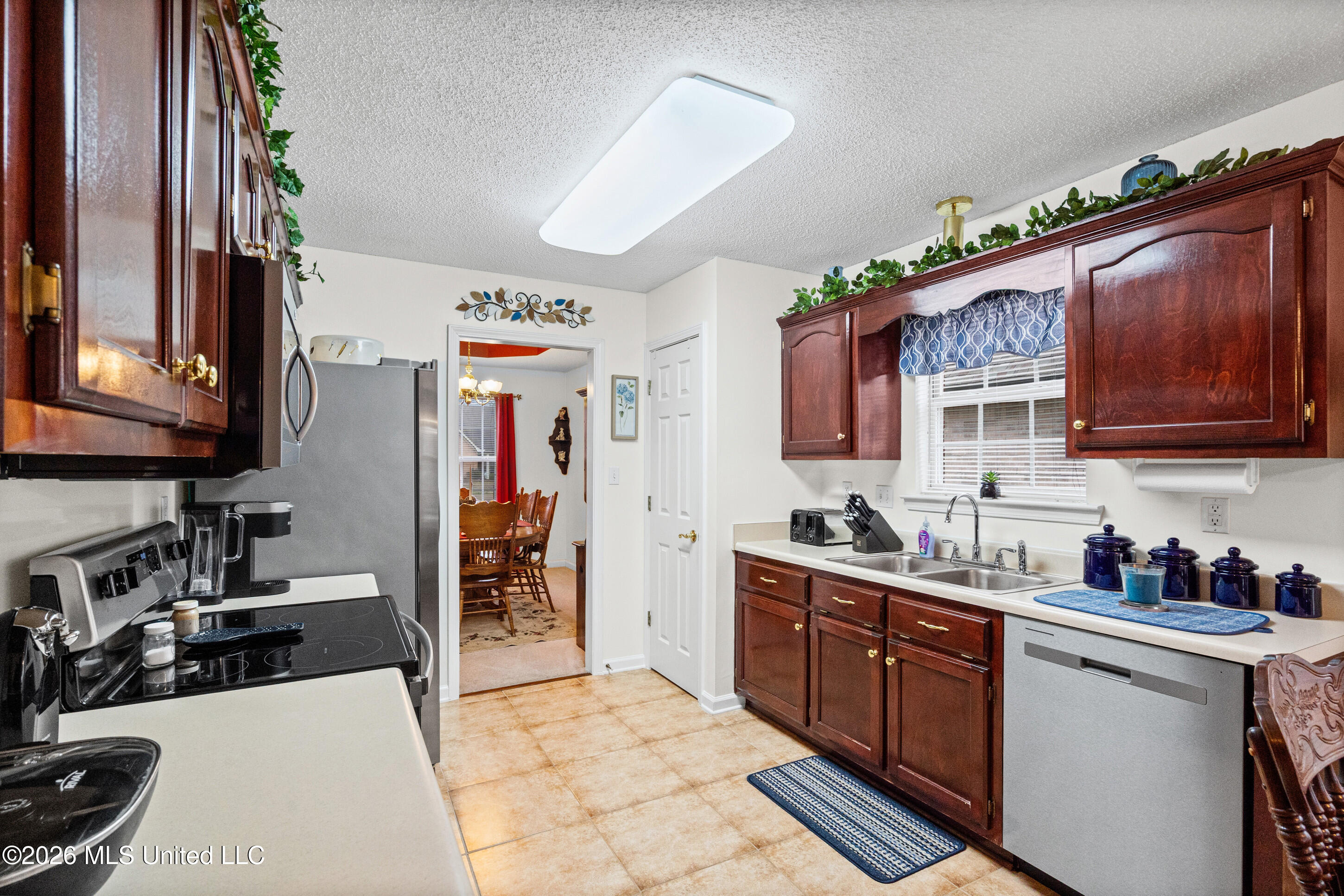 6546 Braybourne Main Olive Branch, MS 38654 - Photo 7 of 30 Functional Kitchen with Pantry Storage