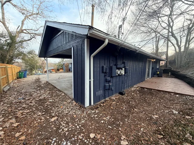 a view of a house on the side of the road