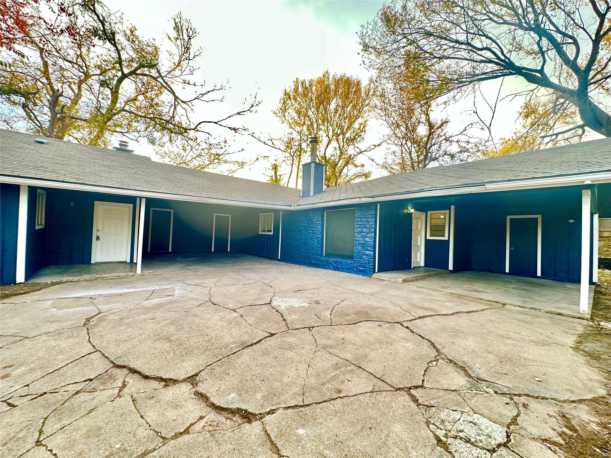 4302 Scottsdale Road, Unit A Austin, TX 78721 - Photo 3 of 30 front view of a house with a yard and trees