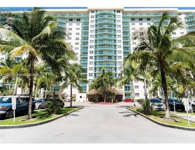 $3,499 | 19390 Collins Avenue, Unit 307, Sunny Isles Beach, FL 33160