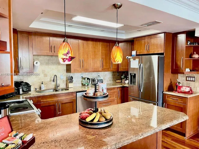 $3,499 | 19390 Collins Avenue, Unit 307, Sunny Isles Beach, FL 33160