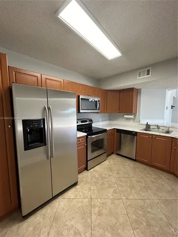 $2,200 | 8821 Wiles Road, Unit 305, Coral Springs, FL 33067