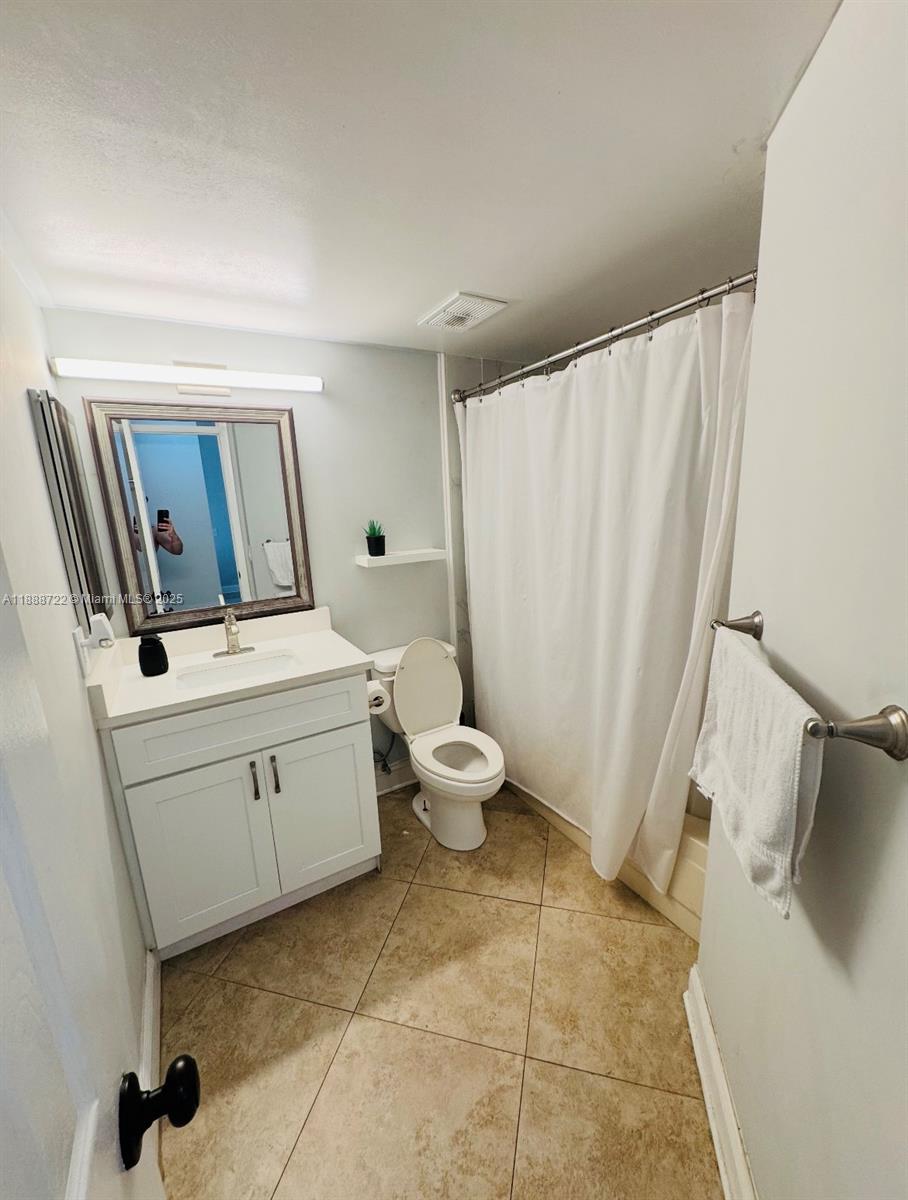 8821 Wiles Road, Unit 305 Coral Springs, FL 33067 - Photo 19 of 30 Guest Bathroom