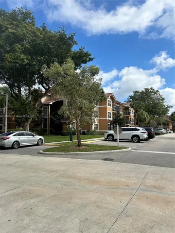 $2,200 | 8821 Wiles Road, Unit 305, Coral Springs, FL 33067
