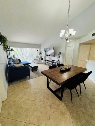 $2,200 | 8821 Wiles Road, Unit 305, Coral Springs, FL 33067