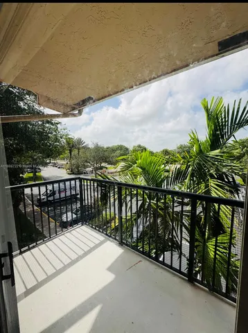 $2,200 | 8821 Wiles Road, Unit 305, Coral Springs, FL 33067