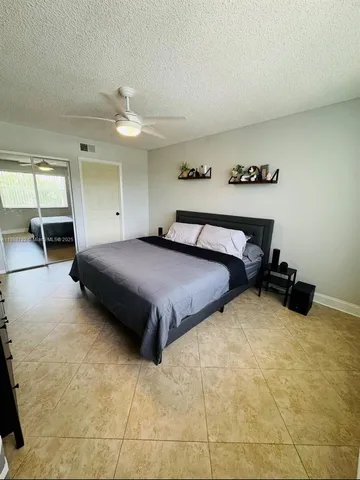 $2,200 | 8821 Wiles Road, Unit 305, Coral Springs, FL 33067