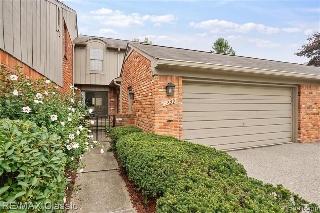 1859 Jenny Lane, Unit 252 Rochester Hills, MI 48309 - Photo 1 of 29