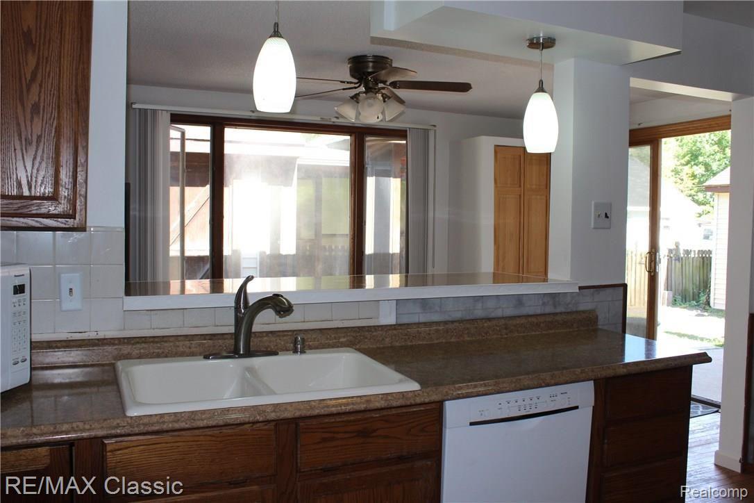 9128 Forest Road Whitmore Lake, MI 48189 - Photo 6 of 20 IMG_2136.JPG