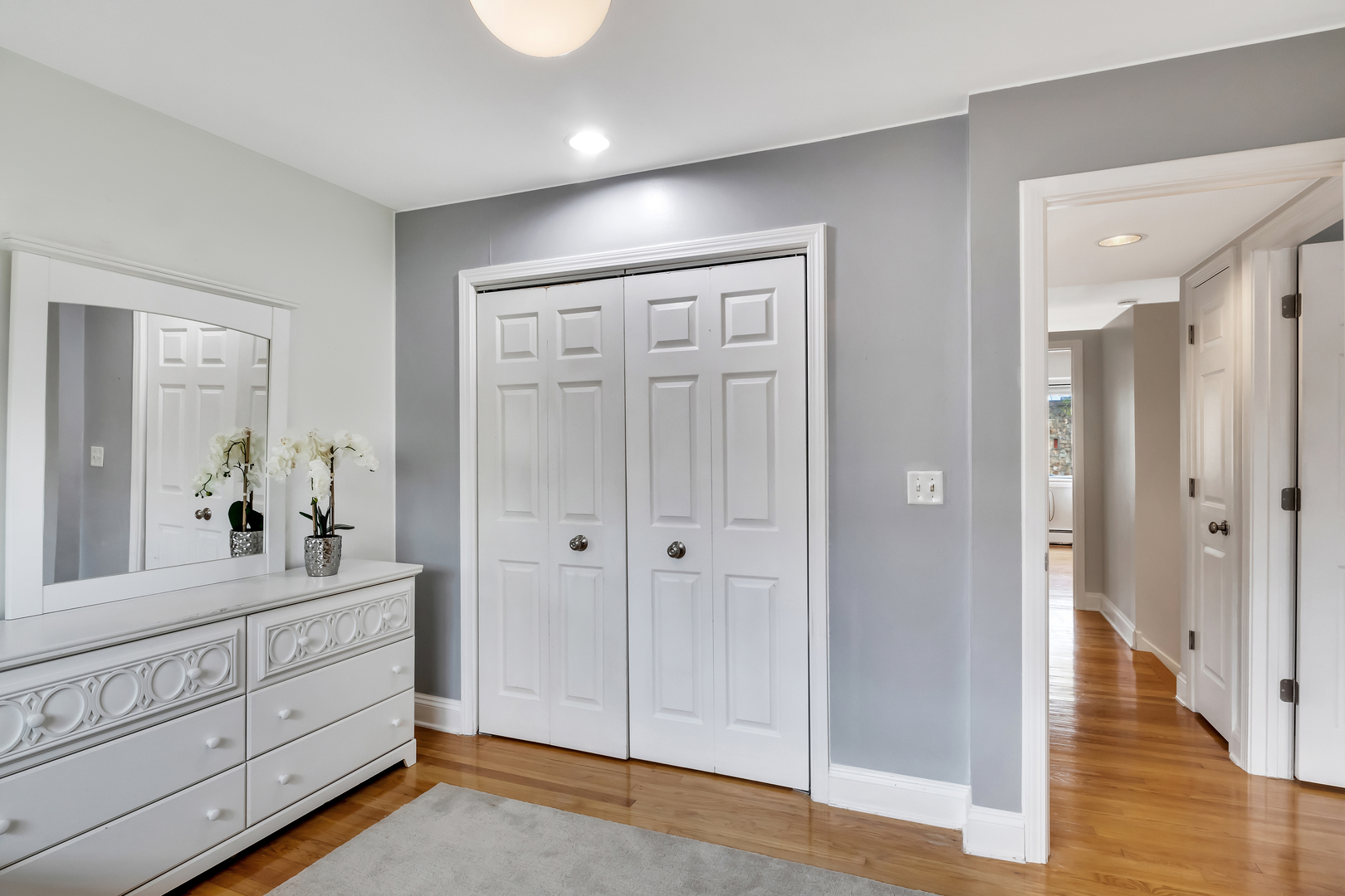 1341 Greenwillow Lane, Unit A Glenview, IL 60025 - Photo 22 of 27 a view of a hallway to front door with hallway