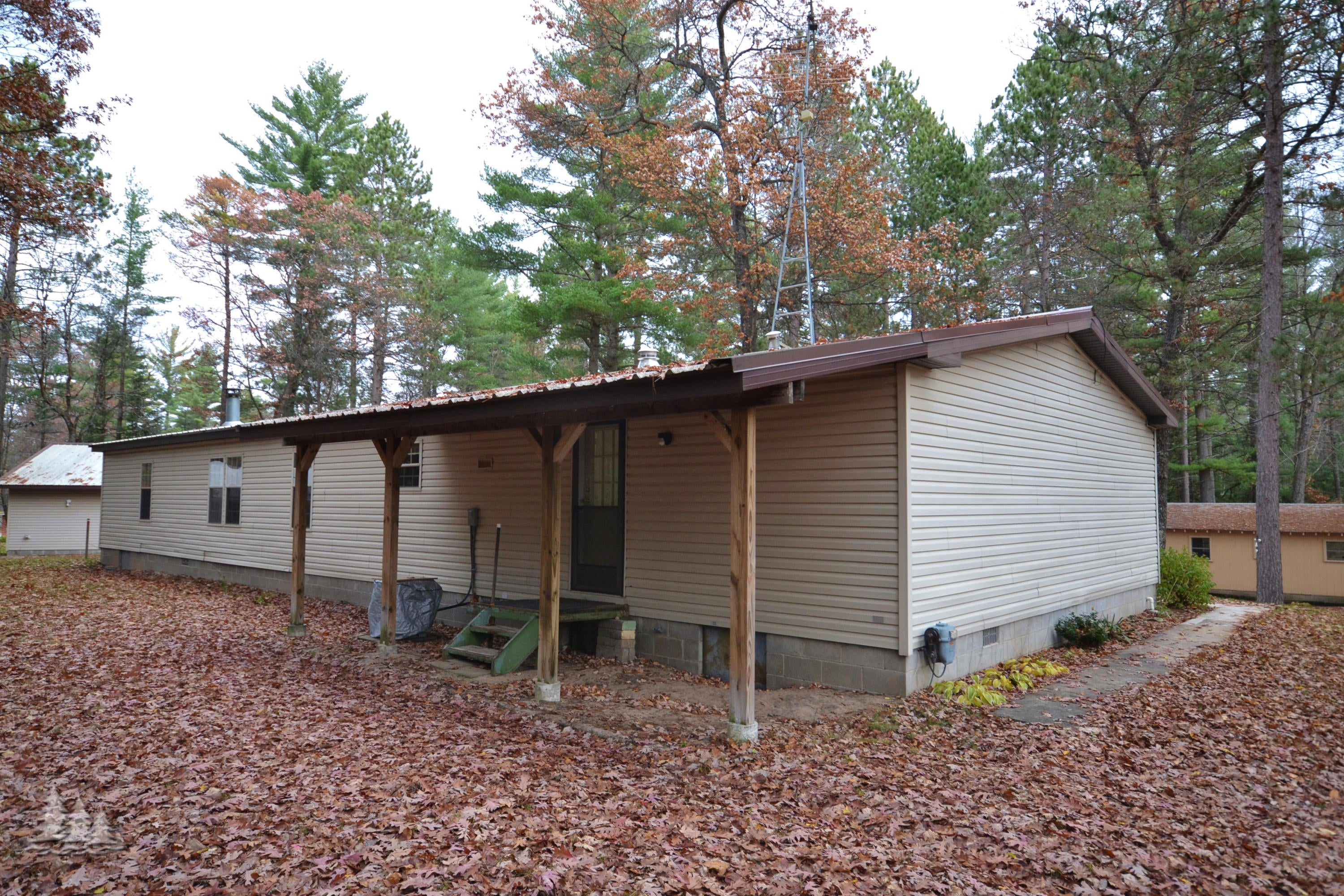 565 North Red Oak Road Lewiston, MI 49756 - Photo 4 of 42 Gallery Image 4