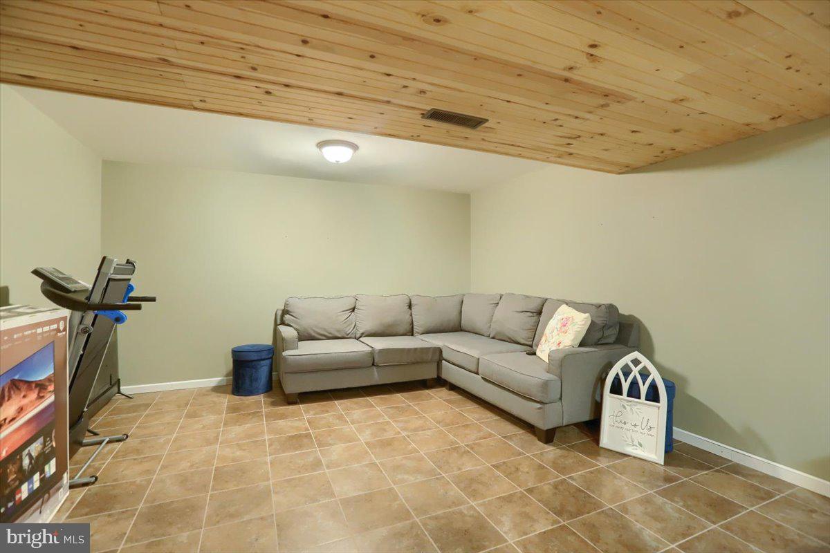2558 Spring Valley Road Lancaster, PA 17601 - Photo 36 of 43 Gallery Image 36