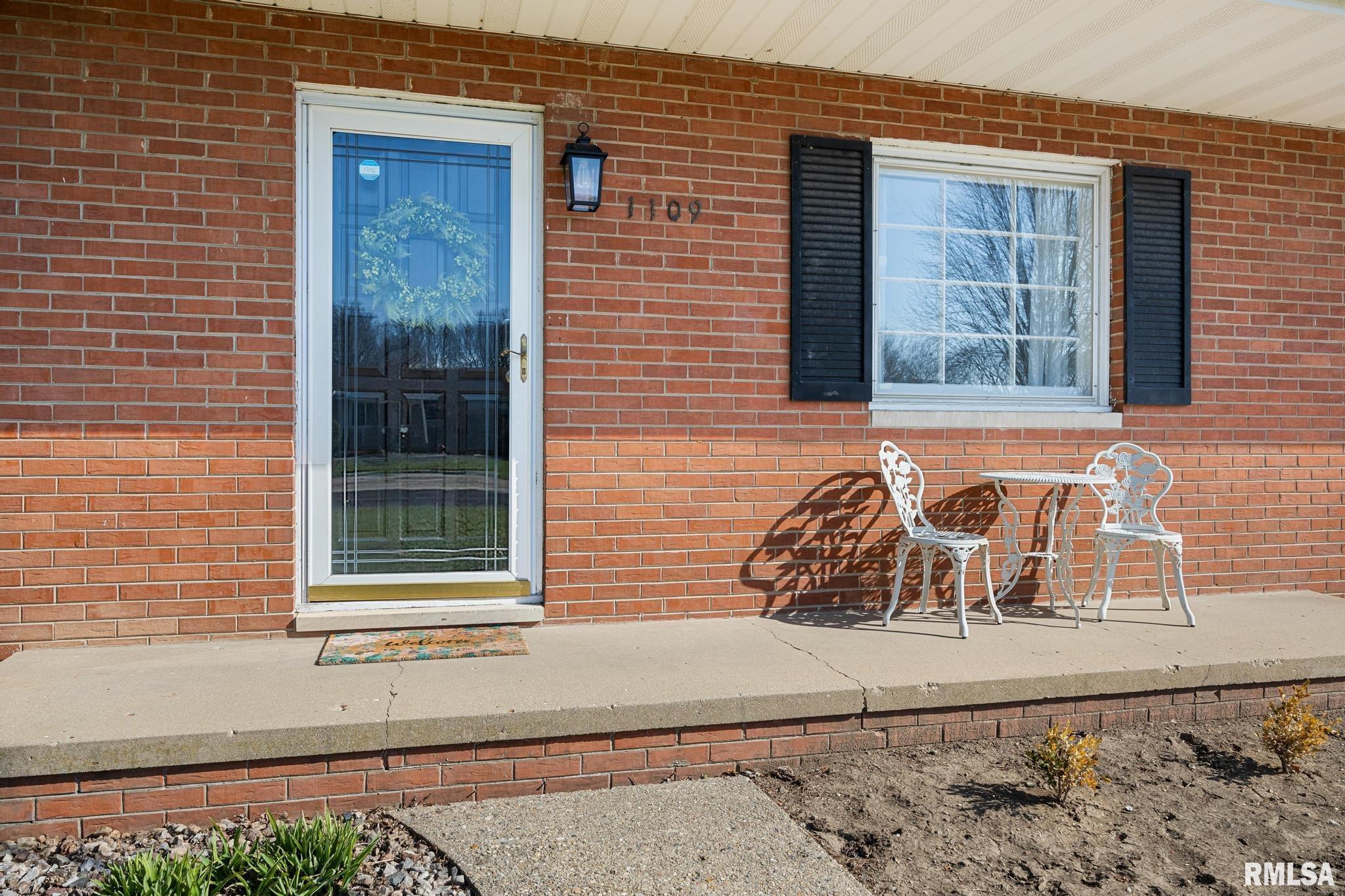 1109 Brookhill Road Peoria, IL 61615 - Photo 3 of 34