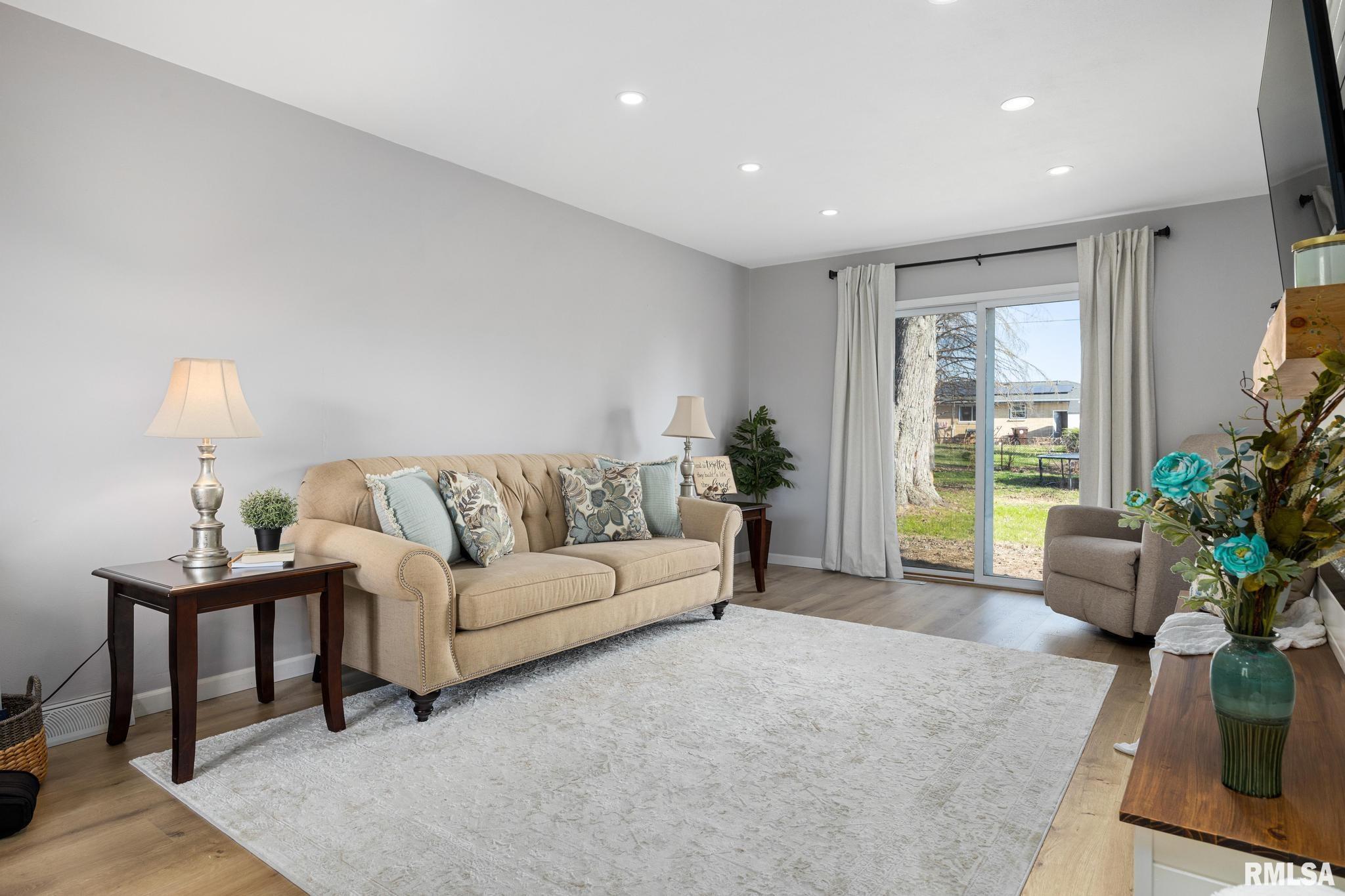 1109 Brookhill Road Peoria, IL 61615 - Photo 5 of 34