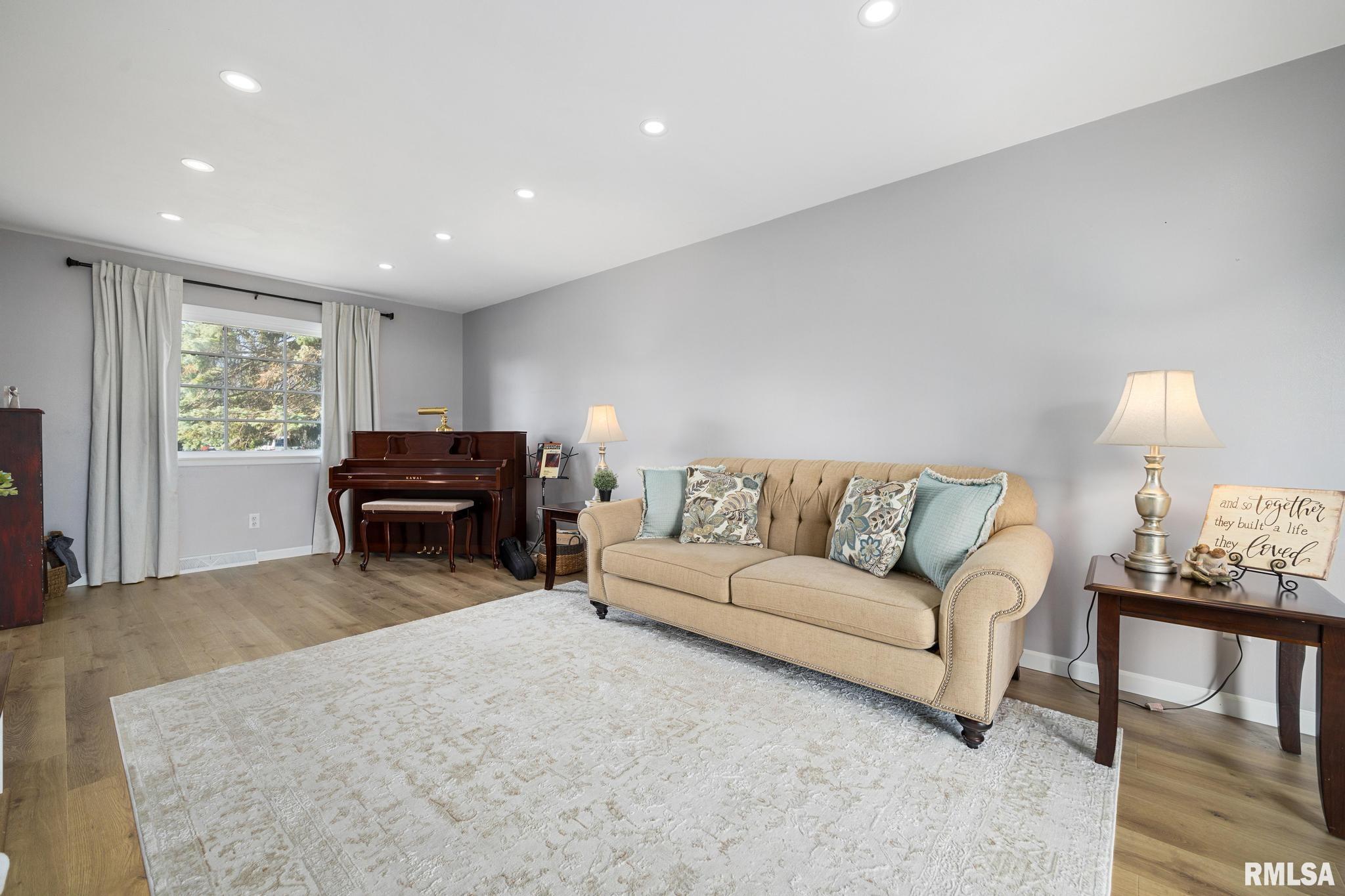 1109 Brookhill Road Peoria, IL 61615 - Photo 7 of 34