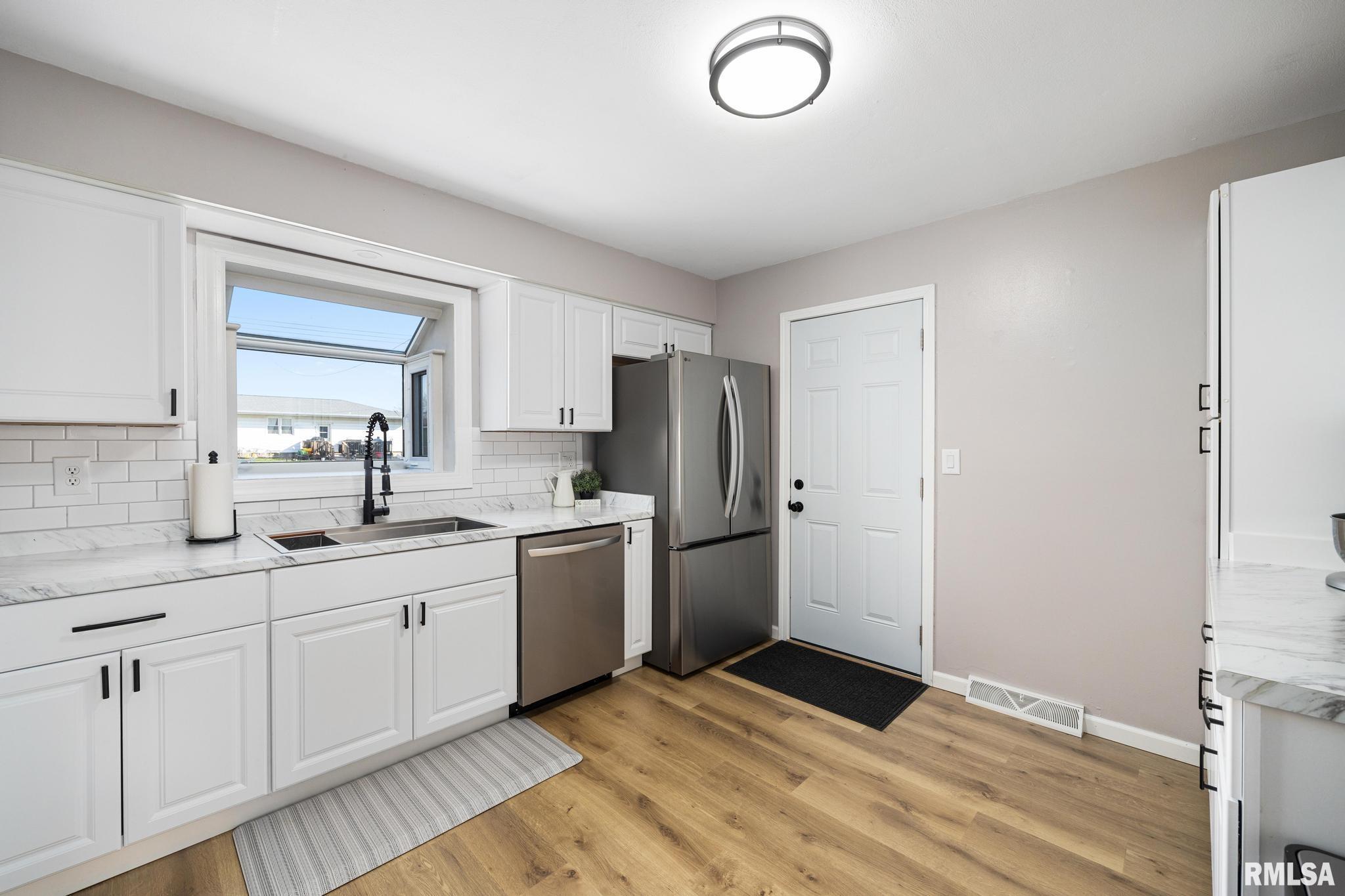 1109 Brookhill Road Peoria, IL 61615 - Photo 10 of 34