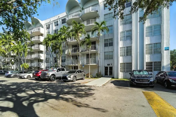 $1,500 | 488 Northwest 165th Street, Unit B408, Miami, FL 33169