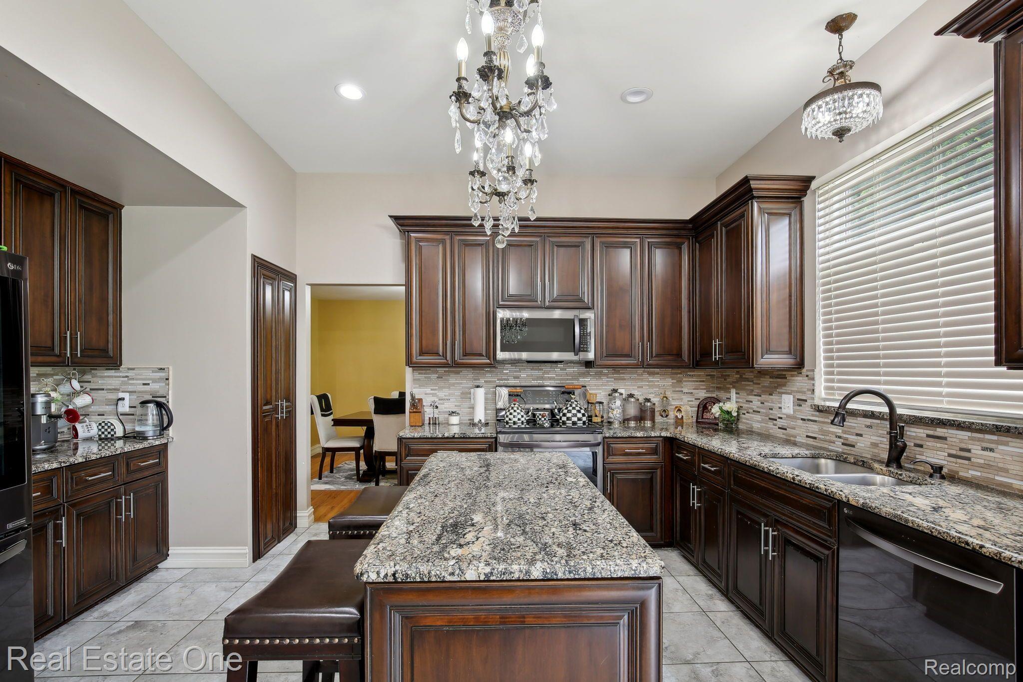 2772 Fox Woods Lane Rochester, MI 48307 - Photo 14 of 46 Gallery Image 14