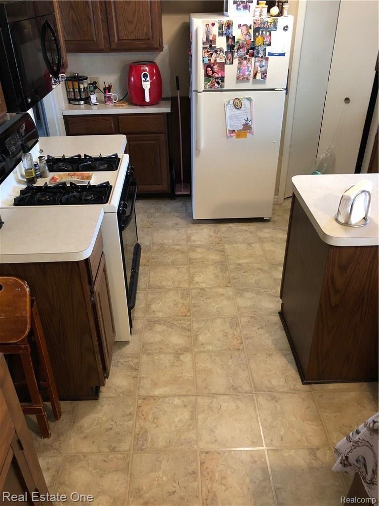 18246 Ruth Street Melvindale, MI 48122 - Photo 13 of 19 IMG_3229.JPG