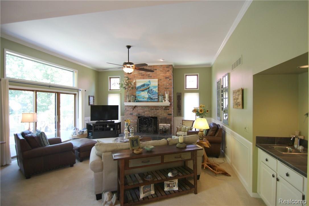 2506 Ulster Road Rochester, MI 48309 - Photo 17 of 34 Ulster Rd Great Room.jpg
