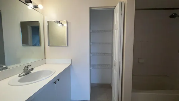 $2,700 | 7950 North Nob Hill Road, Unit 203, Tamarac, FL 33321