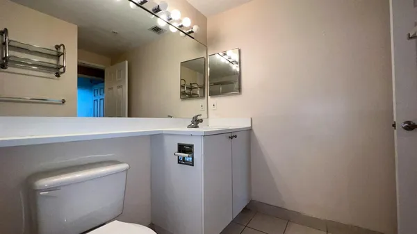 $2,700 | 7950 North Nob Hill Road, Unit 203, Tamarac, FL 33321