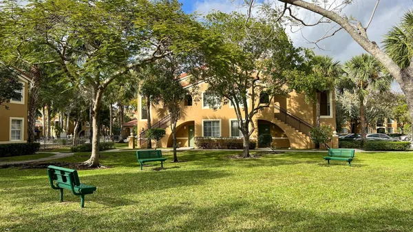 $2,700 | 7950 North Nob Hill Road, Unit 203, Tamarac, FL 33321