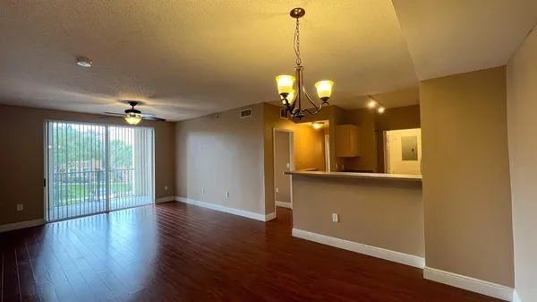 $2,700 | 7950 North Nob Hill Road, Unit 203, Tamarac, FL 33321