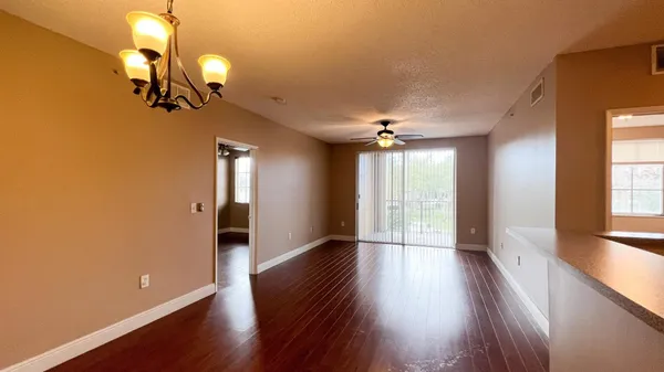 $2,700 | 7950 North Nob Hill Road, Unit 203, Tamarac, FL 33321