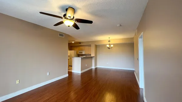 $2,700 | 7950 North Nob Hill Road, Unit 203, Tamarac, FL 33321