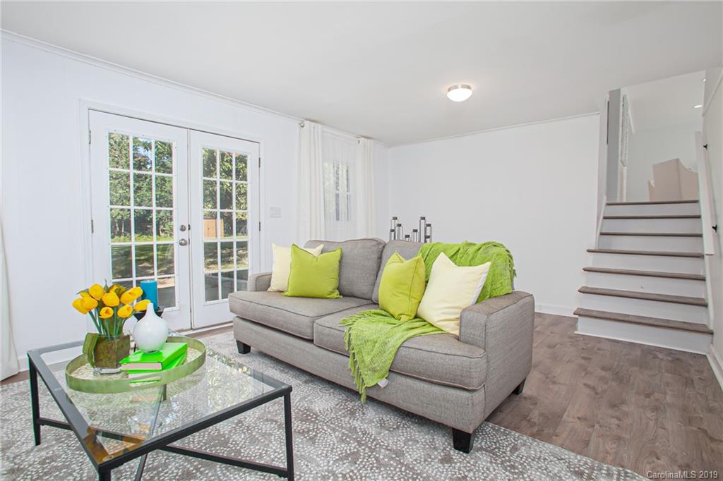3607 Round Oak Road Charlotte, NC 28210 - Photo 12 of 36 a living room with furniture and flowers