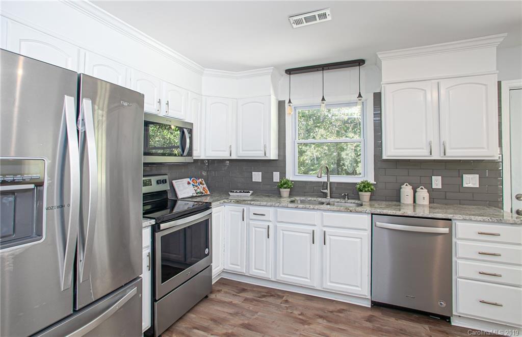 3607 Round Oak Road Charlotte, NC 28210 - Photo 18 of 36 a kitchen with a sink stove and refrigerator
